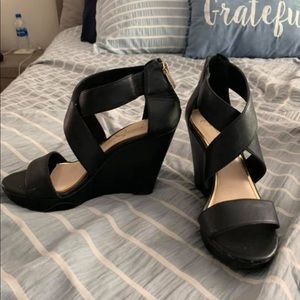 Black Simpson wedges!